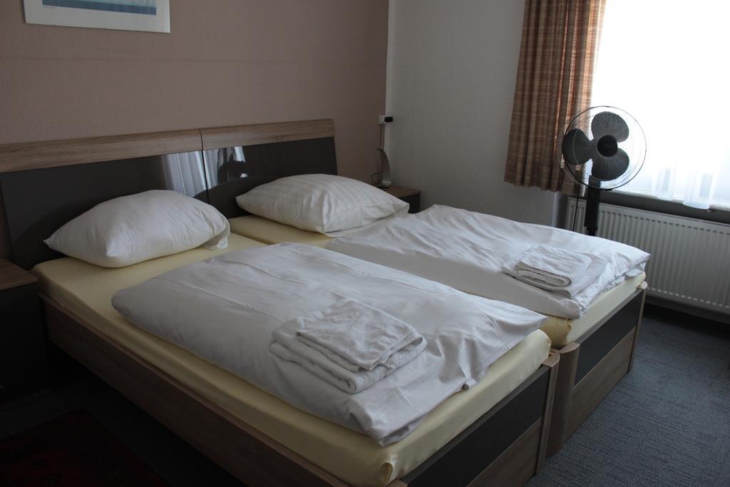 Airport-Hotel Zum Taubengrund Kelsterbach Habitación foto