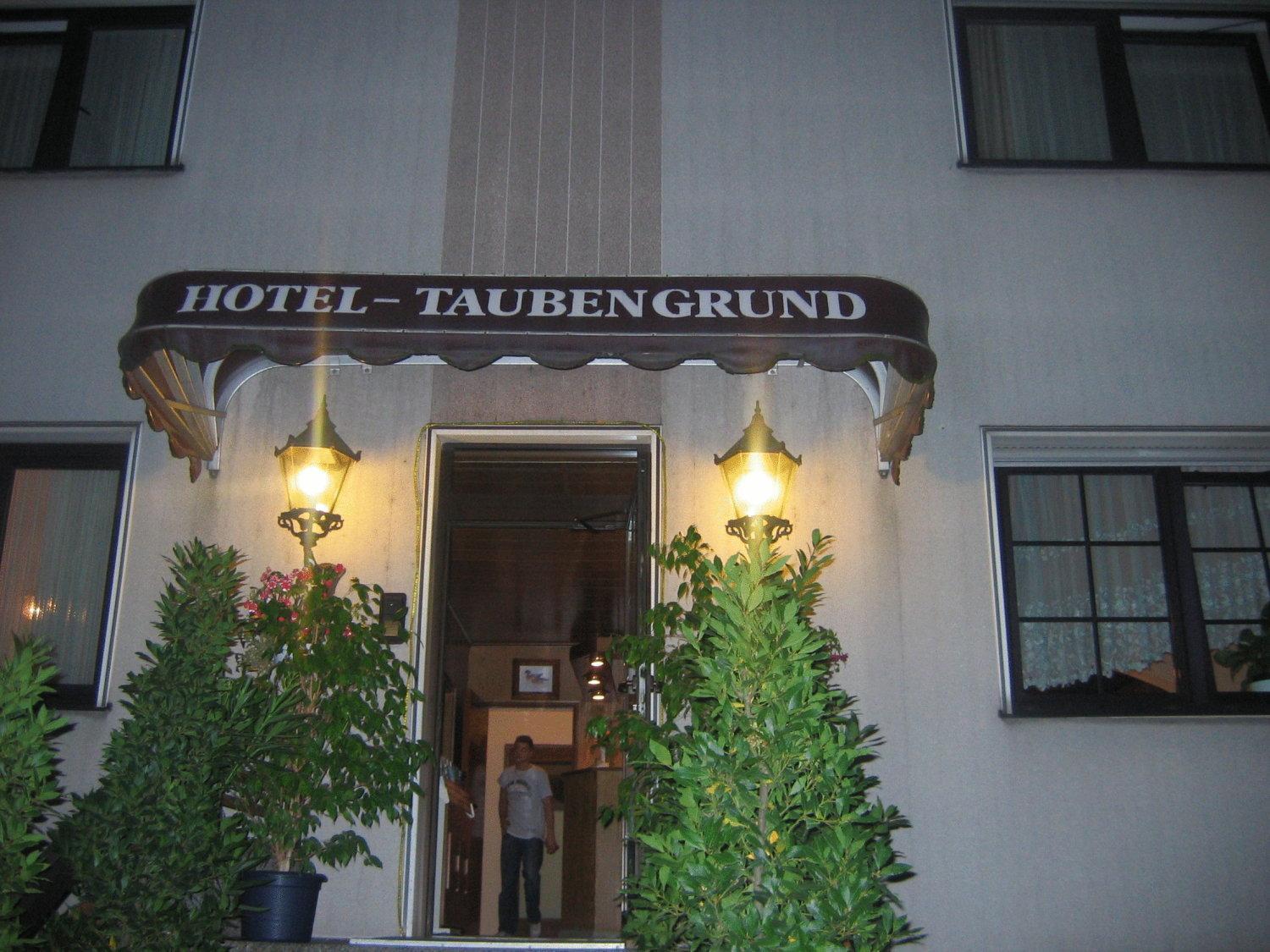 Airport-Hotel Zum Taubengrund Kelsterbach Exterior foto