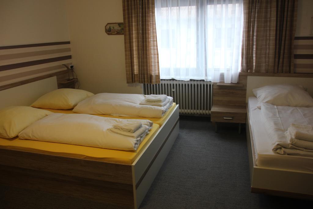 Airport-Hotel Zum Taubengrund Kelsterbach Exterior foto